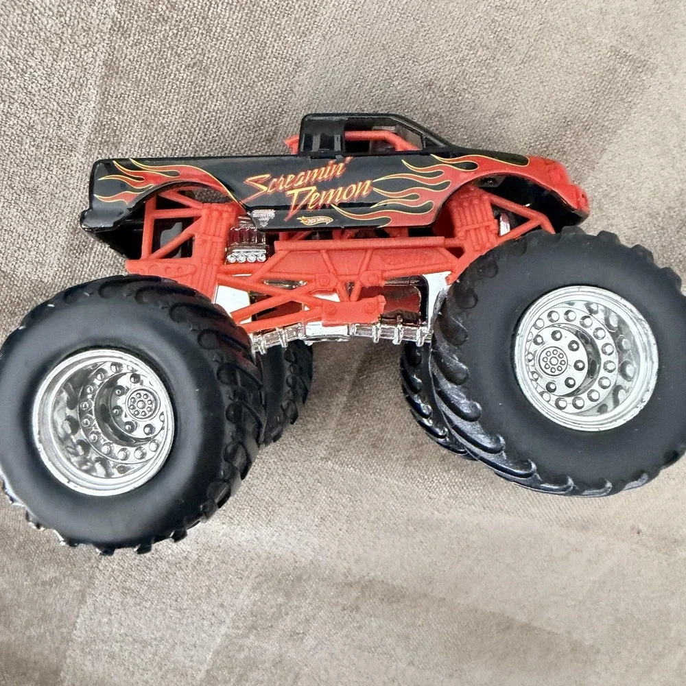 VTG 2006 Hot Wheels Screamin' Demon 1:64 Monster Jam Truck Toy Black Red Flames